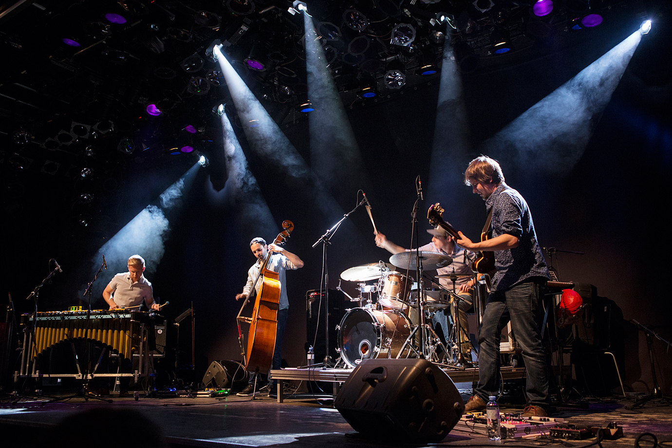 HI5 is Matthias Legner's minimal jazz chamber music, using drums, guitar, vibes and bass. It’s enough for HI5 to casually tear down limited music genres, being playful and creative at the same time. This is music you won’t hear every day. Listening to HI5 is both adventure and pleasure S3